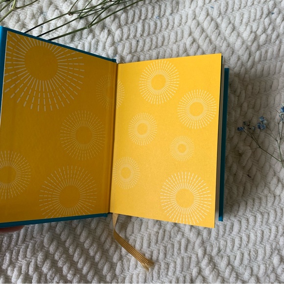 ♡ SOLD!! Urban Outfitters The Little Book Of Spiritually NWOT - Picture 3 of 6